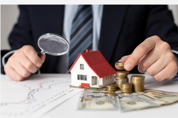 4 Ways an Real Estate Lawyer Edmonton Can Save Your Money