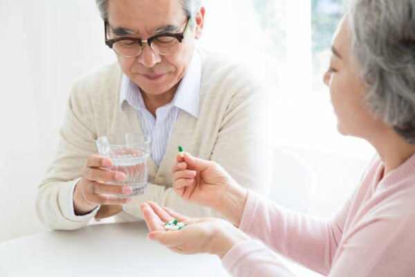 Taking Multivitamins for Bone Health in Men and Women (1)