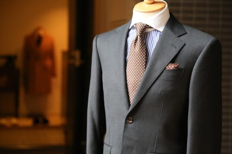 How A Men's Suit Should Fit?