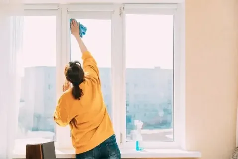 How to Remove Hard Water Stains from Windows