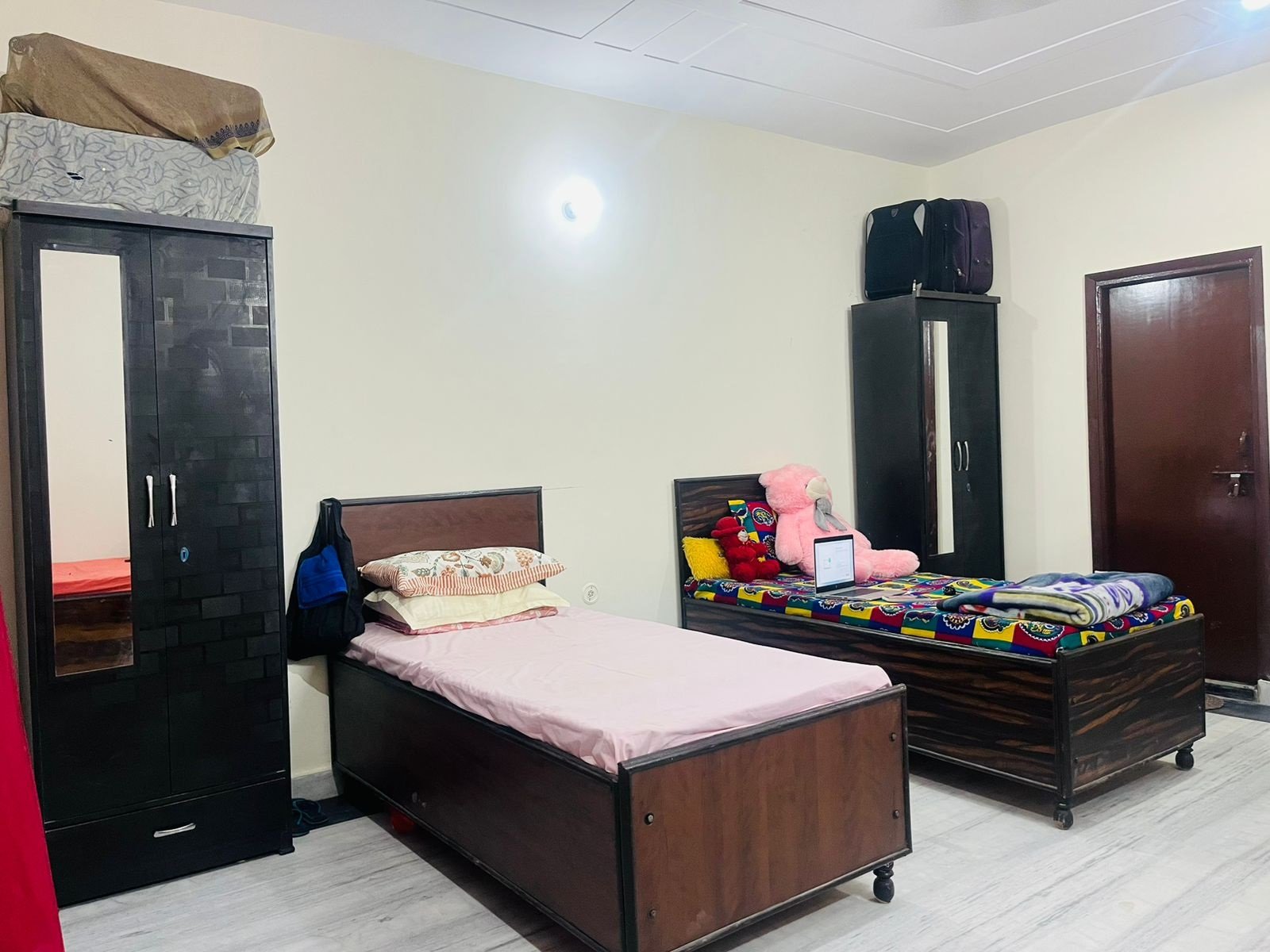 furnished flat for rent in Noida