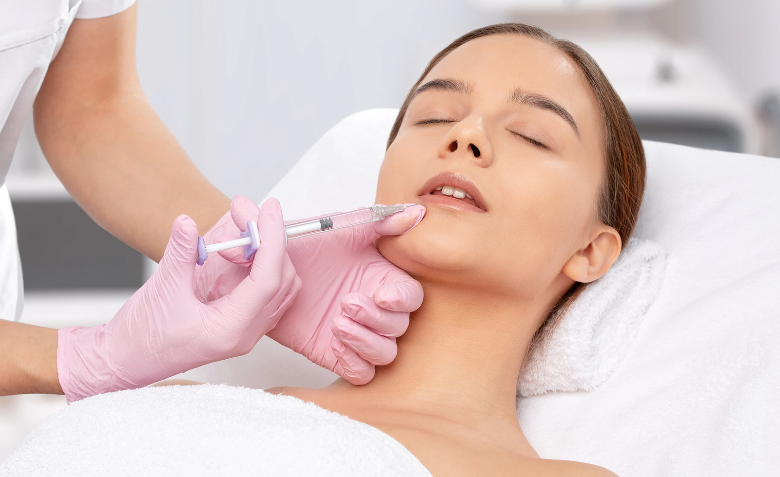 What Should You Ask Your Specialist for Lip Fillers in Abu Dhabi?