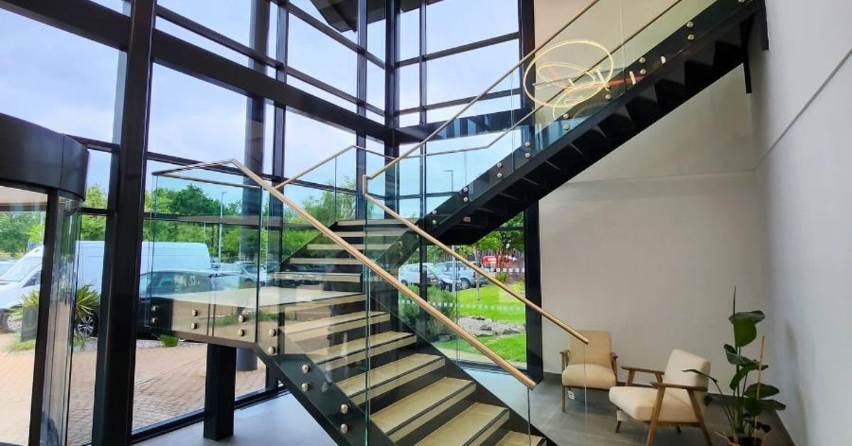 How Glass Balustrades Enhance Modern Architectural Design